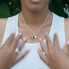 Load image into Gallery viewer, Umbra Oval Oynx Pendant Necklace
