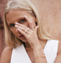 画像をギャラリービューアに読み込む, Mārga MOP Skinny Ring
